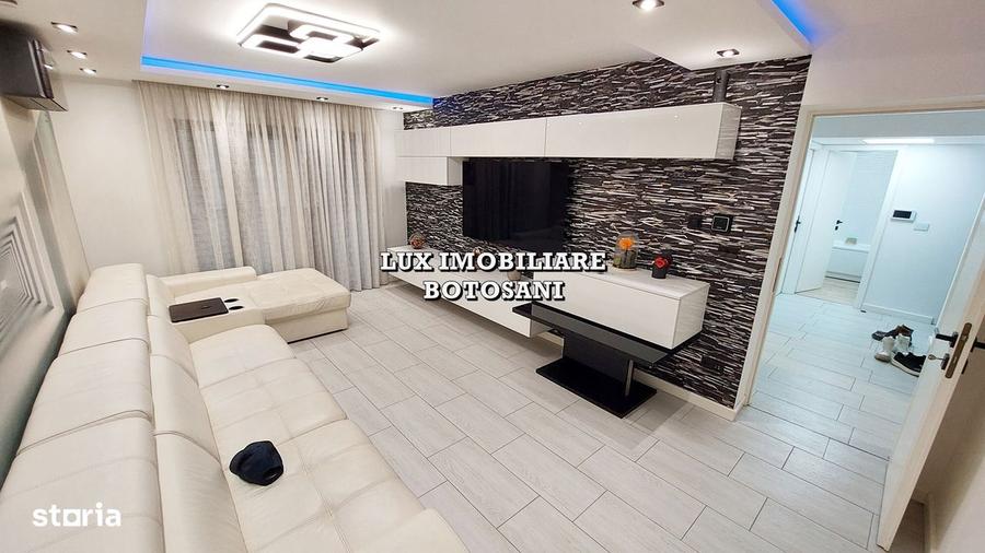 Apartament cu 4 camere decomandat în Central