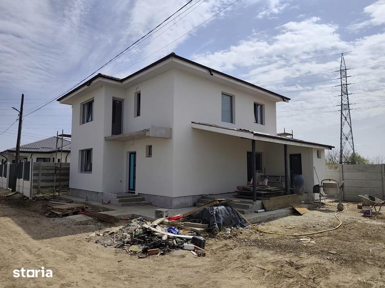 Casă cu 4 camere cu Teren 350 Mp în Joița