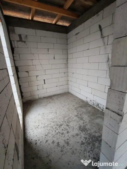 Casă cu 4 camere cu Teren 450 Mp în Malu Mare