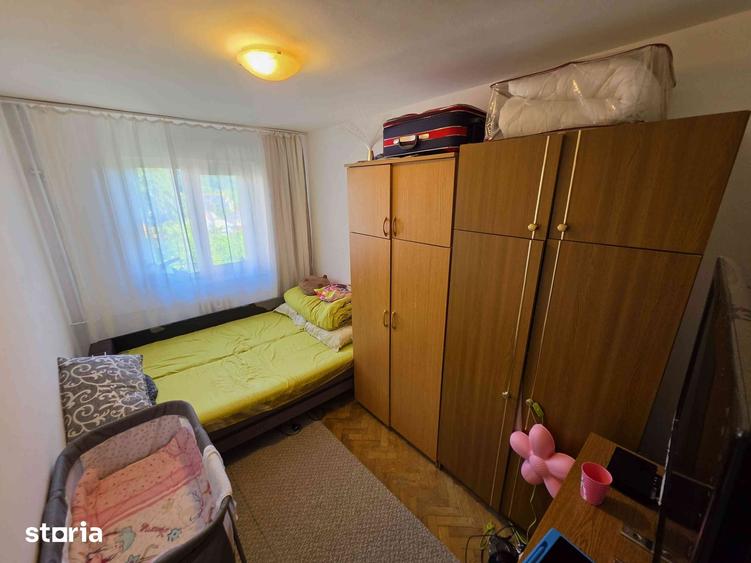 Apartament cu 3 camere în Petrișor