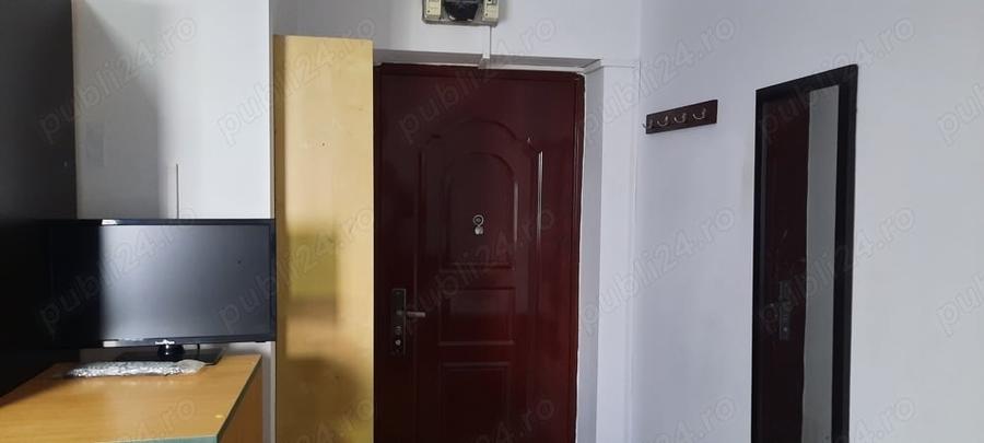 Garsonieră decomandată în Titan