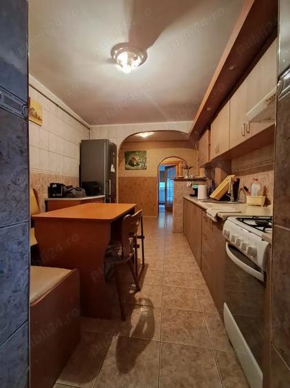 Apartament cu 3 camere decomandat în Metalurgie