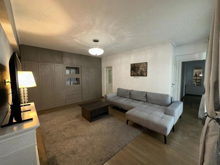 Apartament cu 3 camere semidecomandat, mobilat în Unirii