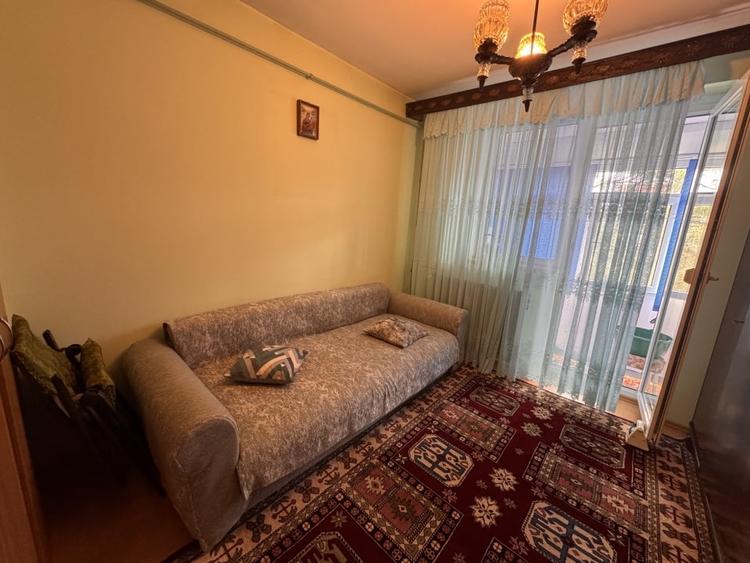 Apartament cu 3 camere decomandat, mobilat în Calea București