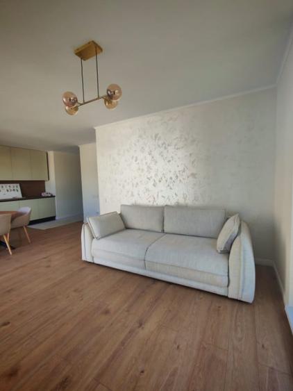 Apartament cu 3 camere semidecomandat în Gruia