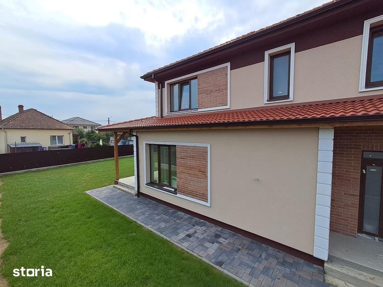 Casă cu 5 camere cu Teren 601 Mp în Apahida