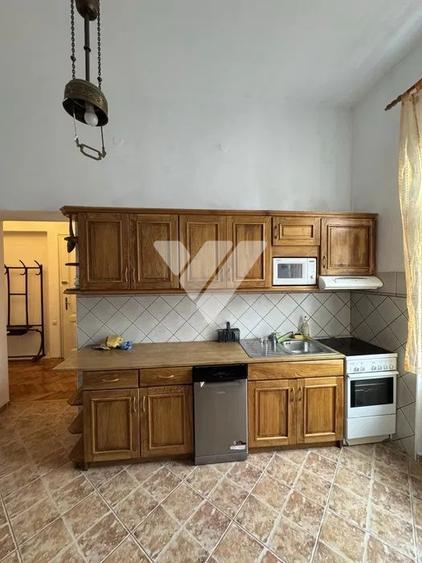 Apartament cu 5 camere, mobilat în Central