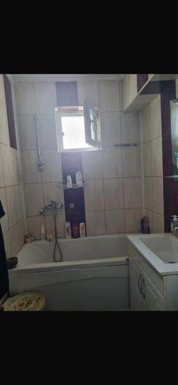 Apartament cu 3 camere decomandat în Tineretului