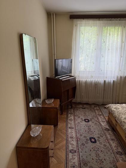 Apartament cu 3 camere semidecomandat în Colentina