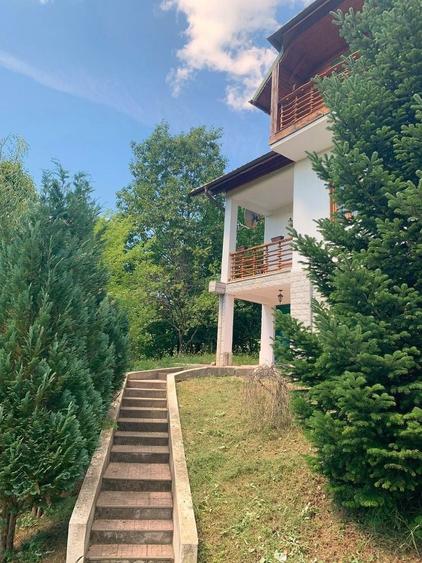 Duplex cu 8 camere cu Canalizare în Drajna de Sus