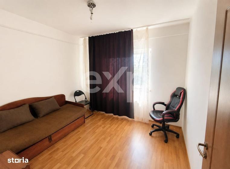 Apartament cu 3 camere decomandat, mobilat în Prundu