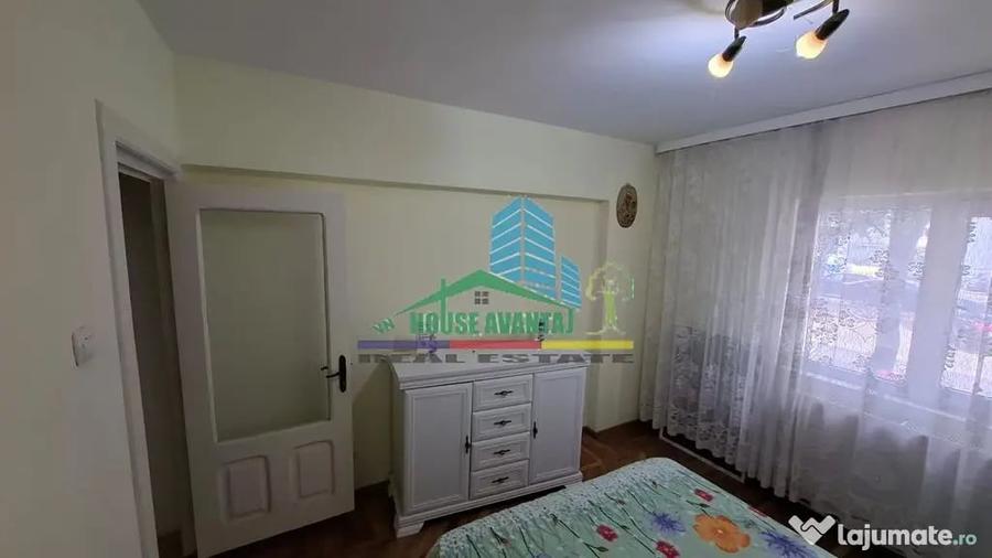 Apartament cu 4 camere decomandat în Central