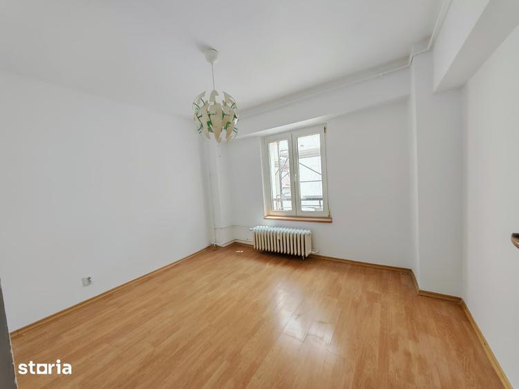 Apartament cu 3 camere decomandat în Decebal