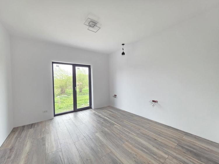 Casă individuală cu 4 camere cu Canalizare în Stupini