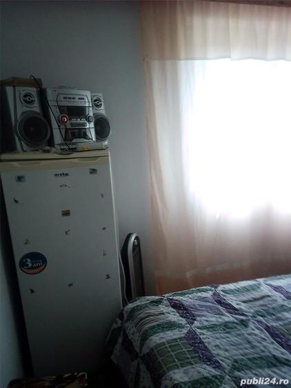 Apartament cu 3 camere semidecomandat în Broșteni