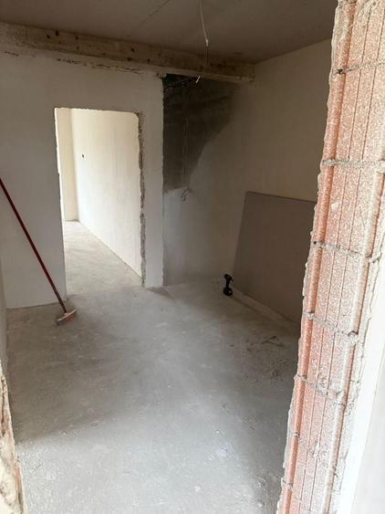 Apartament cu 4 camere decomandat în Moșnița Veche