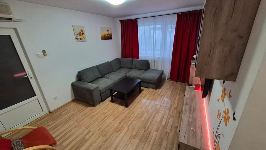 Apartament cu 3 camere semidecomandat, mobilat în Tomis Nord