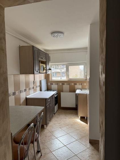Apartament cu 2 camere decomandat în Cornișa