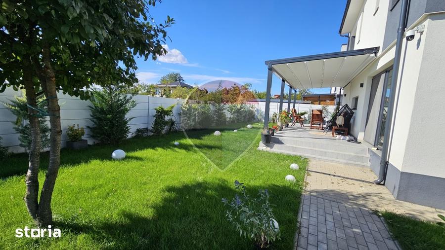 Casă cu 5 camere cu Teren 452 Mp în Corbeanca