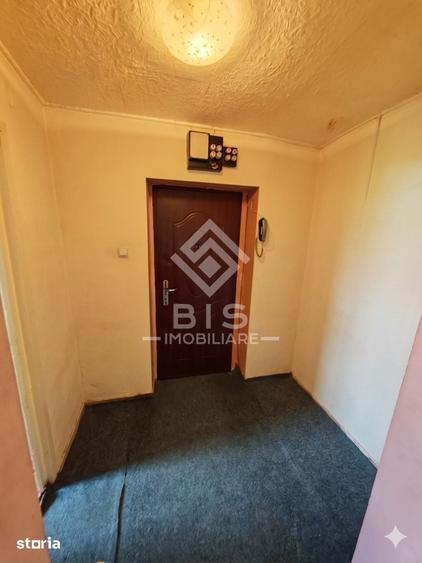 Apartament cu 3 camere semidecomandat în Decebal