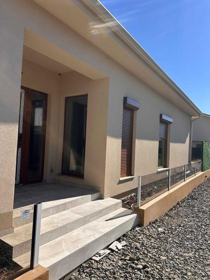 Casă cu 4 camere în Săcălaz