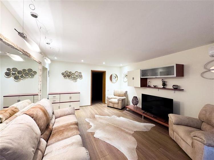 Apartament cu 3 camere semidecomandat, mobilat în Floreasca