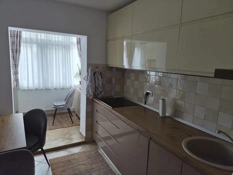 Apartament cu 2 camere decomandat în Nicolina
