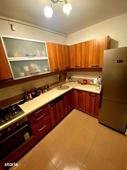 Apartament cu 3 camere decomandat în 13 Decembrie
