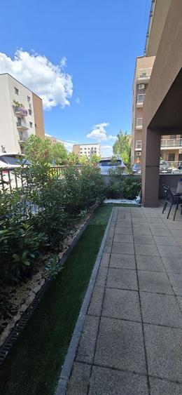 Apartament cu 3 camere decomandat, mobilat în Est