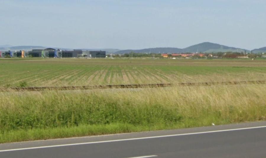 Teren agricol intravilan de 44800 mp, în Exterior Vest