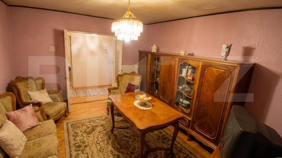 Apartament cu 3 camere decomandat, mobilat în Reghin