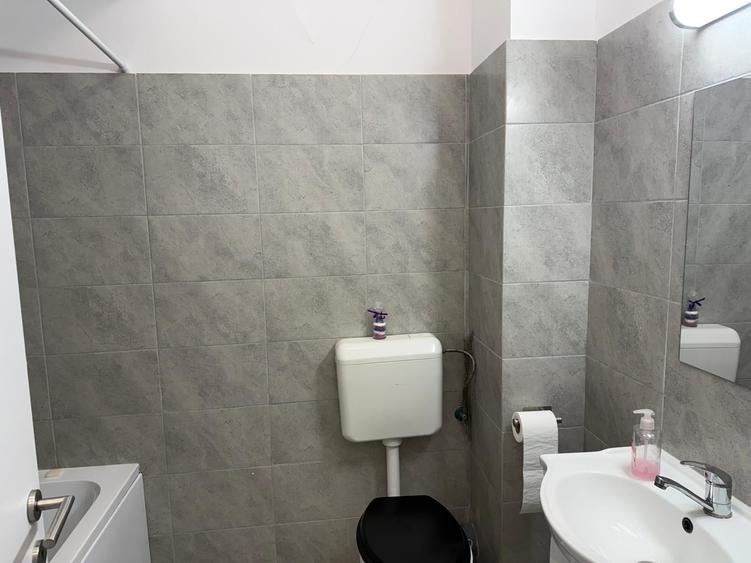 Apartament cu 2 camere decomandat în Apărătorii Patriei