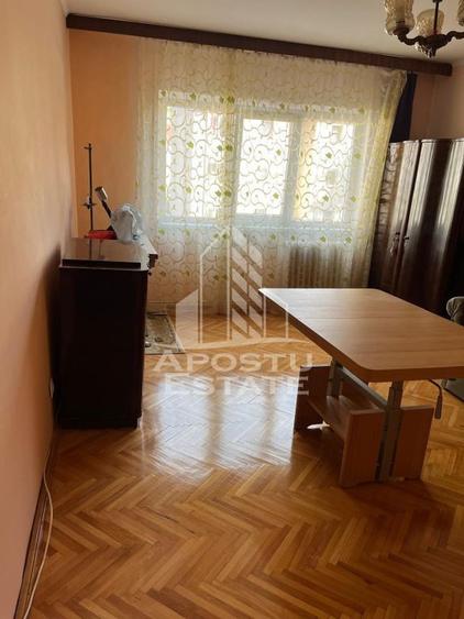 Apartament cu 3 camere decomandat, mobilat în Lunei