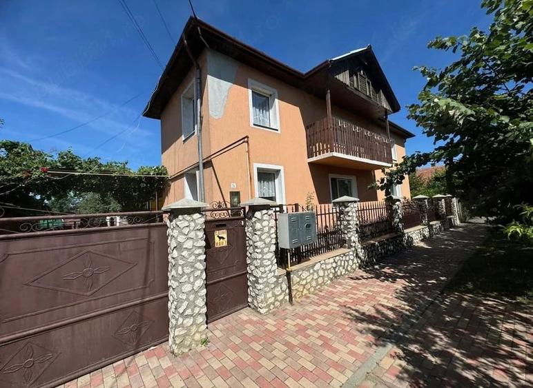 Casă cu 7 camere cu Teren 2156 Mp în Aradul Nou