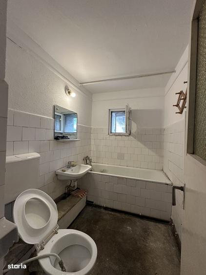 Apartament cu 3 camere decomandat în Nicolina