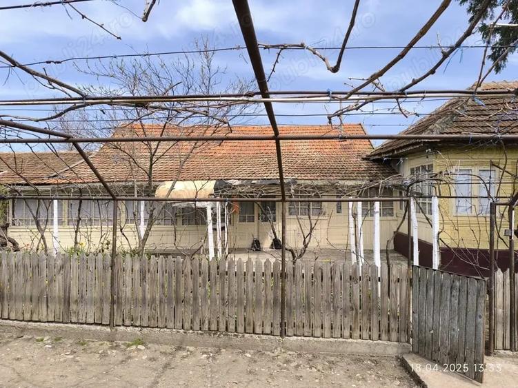 Casă cu 2 camere cu Teren 1900 Mp în Central