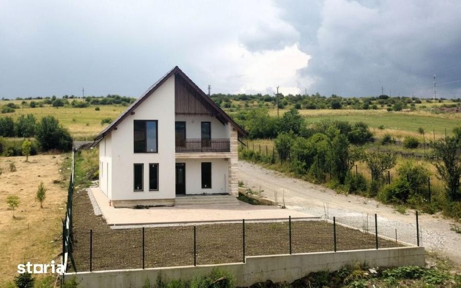 Casă cu 5 camere cu Teren 905 Mp în Ciurila