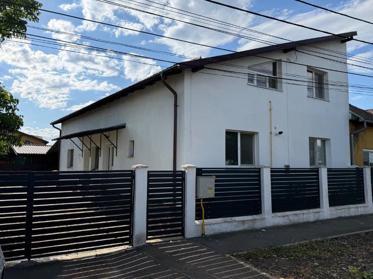 Casă cu 6 camere cu Teren 606 Mp în Central