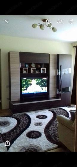 Apartament cu 3 camere semidecomandat în Piața Centrală
