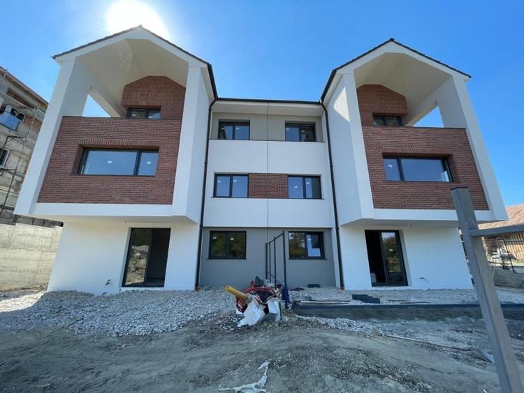 Duplex cu 6 camere cu Canalizare în Borhanci