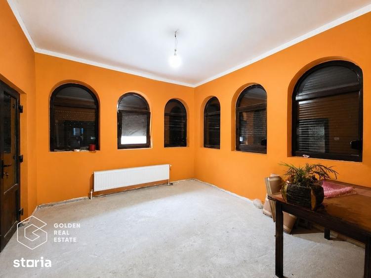 Casă cu 5 camere decomandat cu Teren 2355 Mp în Ususău