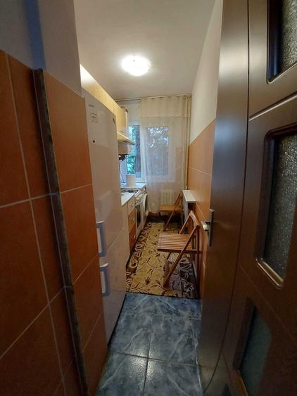 Apartament cu 3 camere semidecomandat în Alexandru cel Bun