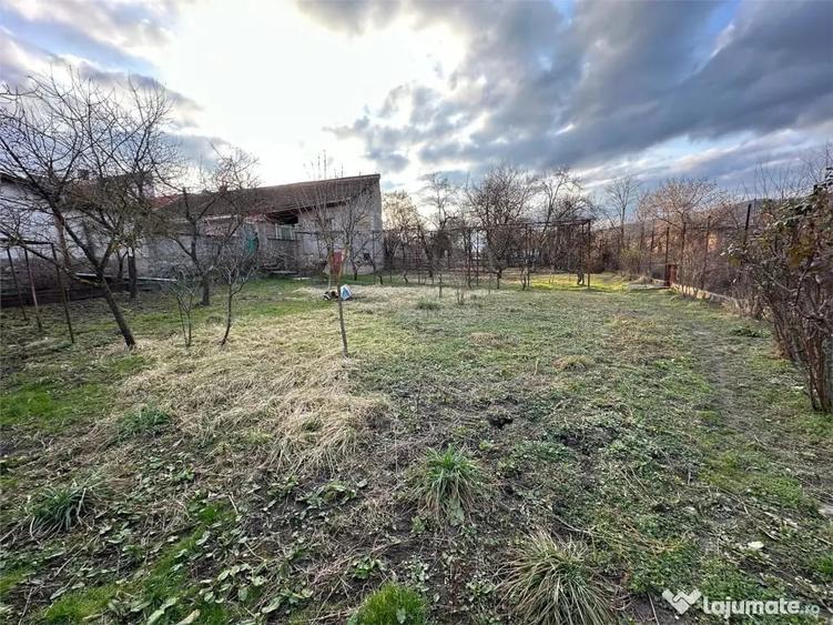 Casă cu 7 camere cu Teren 900 Mp în Central