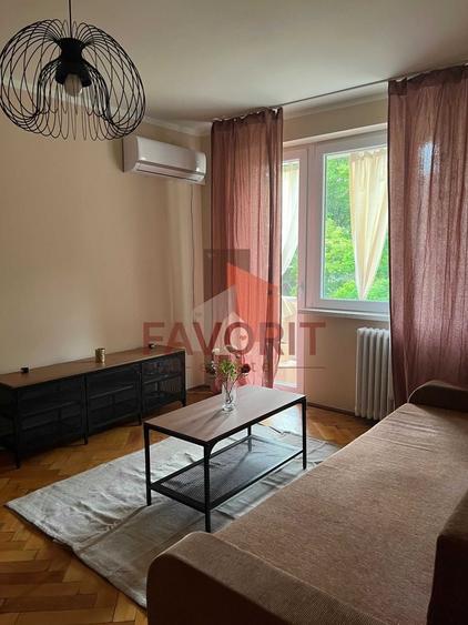 Apartament cu 2 camere semidecomandat în Tipografilor
