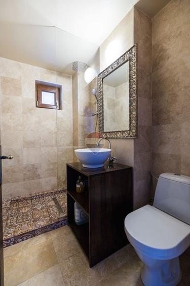 Apartament cu 5 camere decomandat în 15 Noiembrie