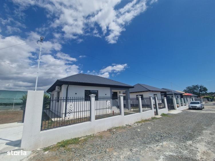 Casă cu 3 camere în Lumina