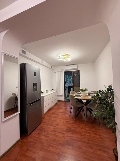 Apartament cu 4 camere decomandat în Central