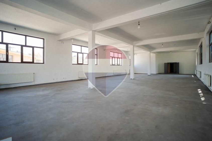 Spațiu comercial, de 934 mp, în Tomești