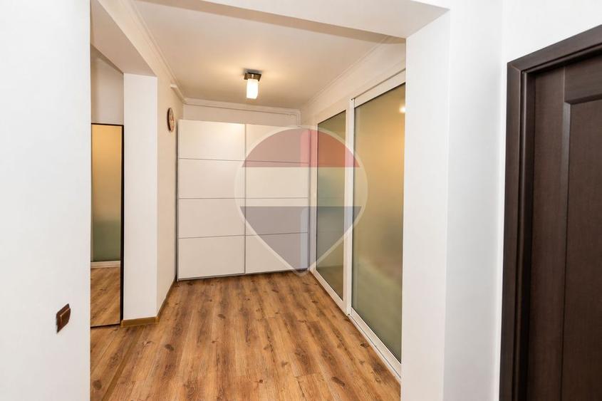 Apartament cu 2 camere decomandat, mobilat în Est
