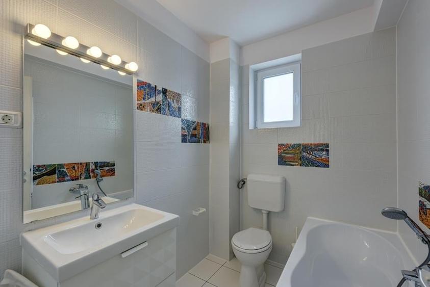 Casă individuală cu 5 camere cu Canalizare în Crevedia